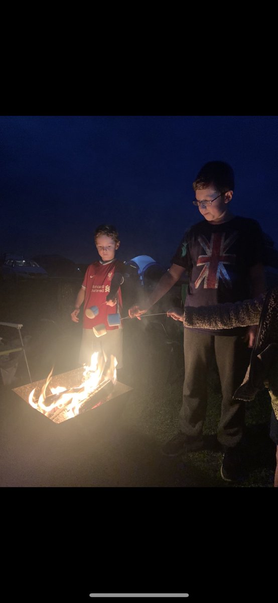 EmmaW6223's tweet photo. First time camping! @ocaberfarm #happycampers #needabath #memorymaking https://t.co/9tCVYSAmVq