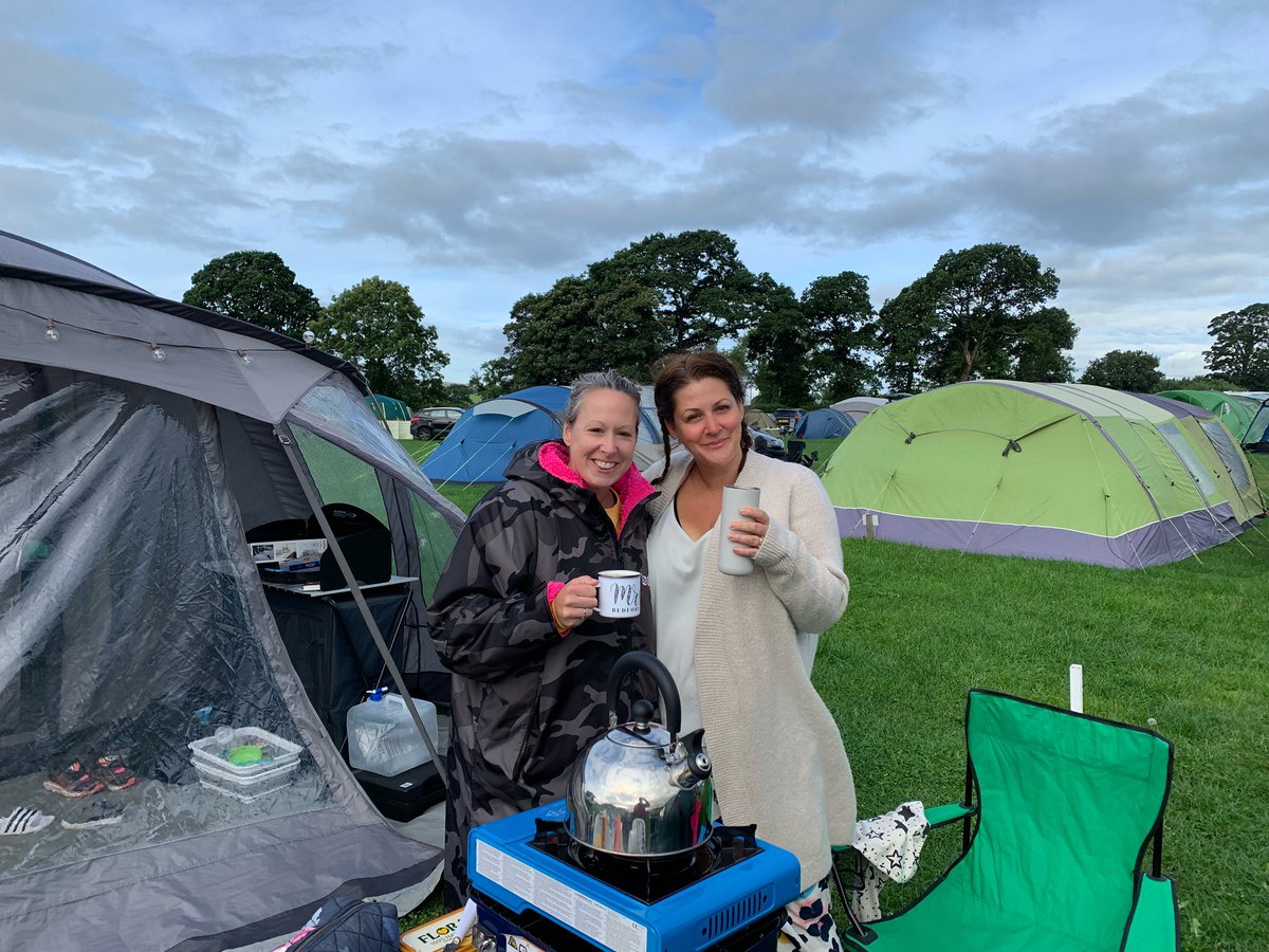 EmmaW6223's tweet photo. First time camping! @ocaberfarm #happycampers #needabath #memorymaking https://t.co/9tCVYSAmVq