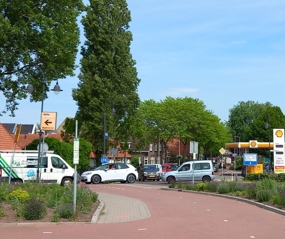 Maandag 5 september is er een inloopbijeenkomst in het gemeentehuis over de verkeersstructuur centrum #gemeenteOmmen (16.00 en 20.30 uur). Kijk voor meer informatie op bit.ly/3QRGzrr