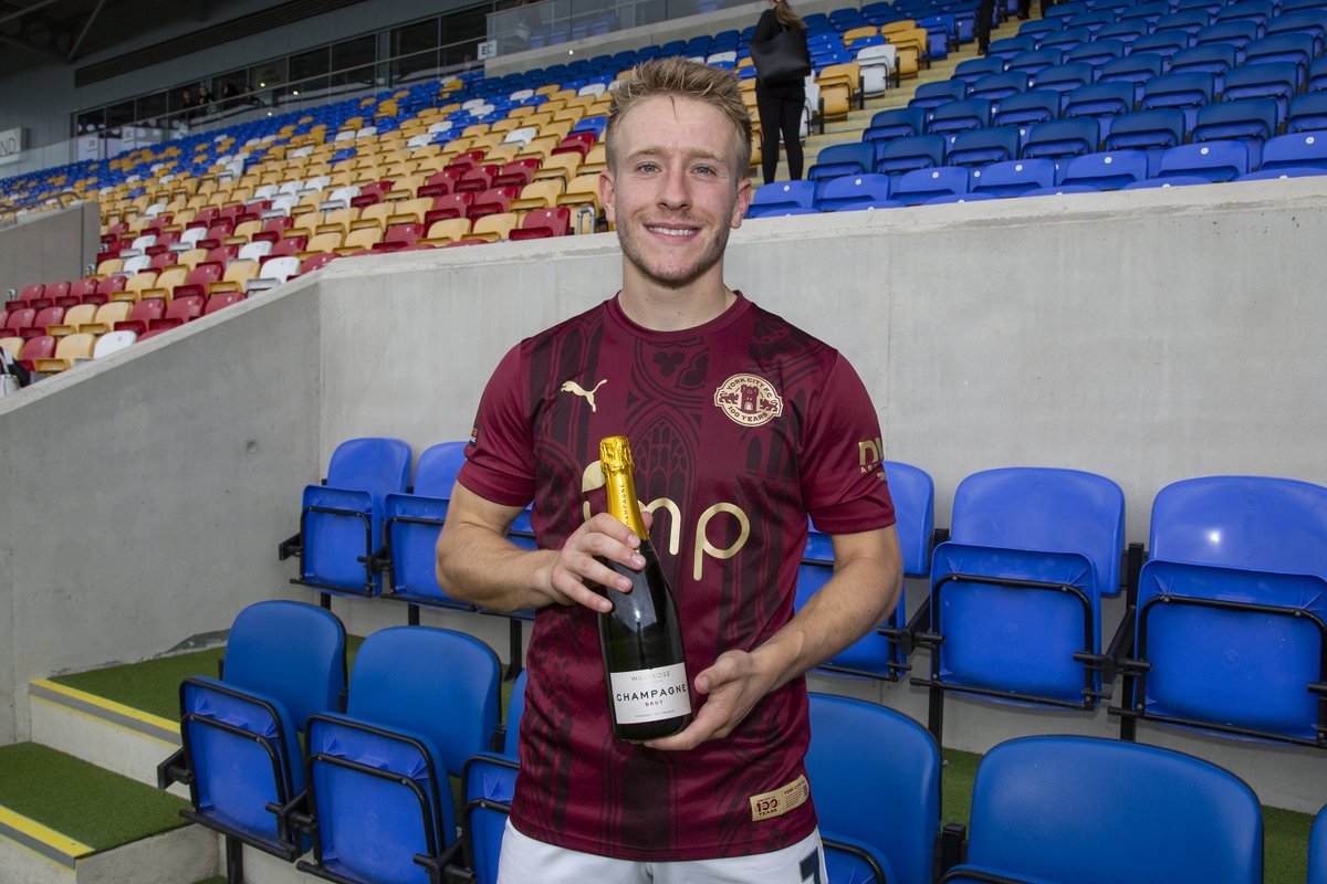 YorkCityFC's tweet photo. 🌟This afternoon's @waitrose Man of the Match: Alex Hurst!

#YCFC https://t.co/8CNBMdRi00