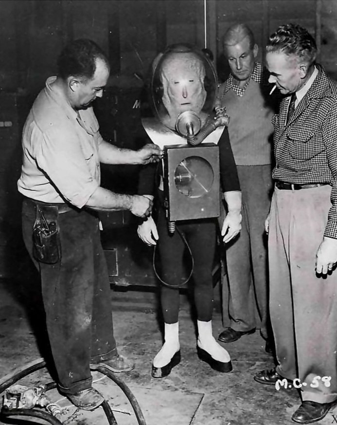 MegatronMemreez's tweet image. WOULD YOU LIKE TO MAKE A MOVIE?

We're looking for people to help with our feature-length Megatron documentary.

- Have you worked in production, financing, or promotion of a film?
- Are you a web designer?
- Are you a video editor?
- Are you a musician?

1/2