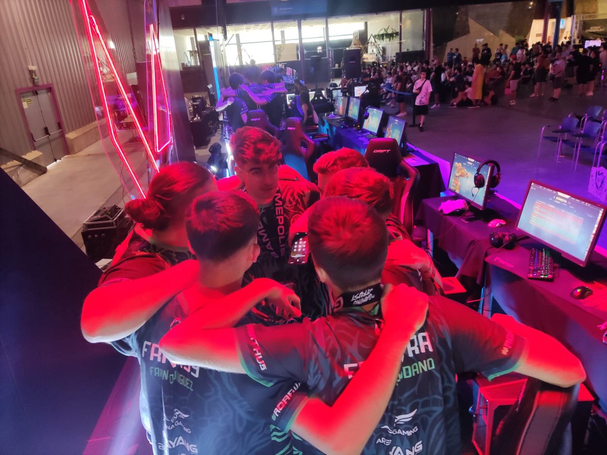 Rexpectesports's tweet photo. ꜰᴇʟɪᴢ ᴅÍᴀ ᴍᴜɴᴅɪᴀʟ ᴅᴇʟ #gamer
Gracias a tod@s los que día a día hacéis de los #esports algo grande!
.
.
.
#gamersday #gamerlife #gamergirl #RexpectGlamour #streamers #creadoresdecontenido #players
.
@Gamepolis_org @ArenaProGaming https://t.co/XNlM8TnmFB
