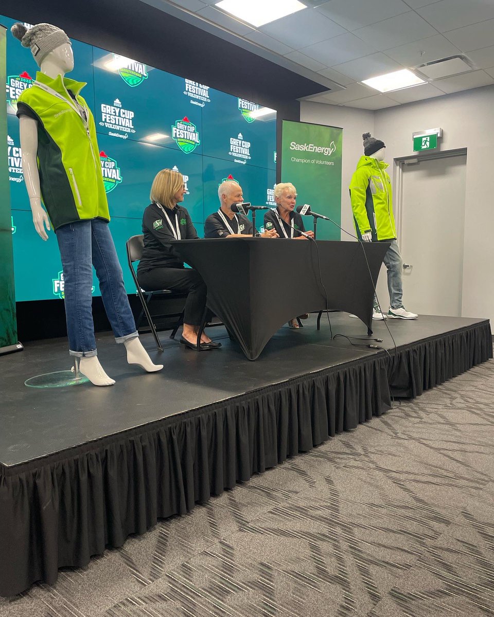 GreyCupFestival's tweet photo. Be in the heart of the action at the 2022 Grey Cup Festival 🌾

This morning we opened up our volunteer registration and unveiled the festival kit you will receive once signed up! 

SIGN UP: https://t.co/Deg7PhKK1t https://t.co/ACzpp8eHgA