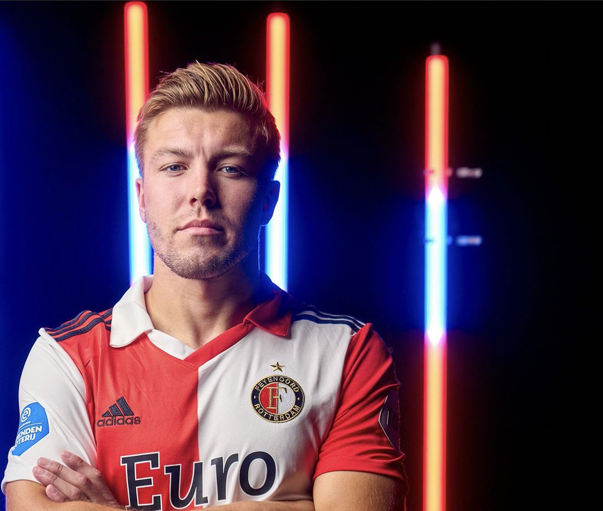 nlfeyenoordfans's tweet photo. 💡 De TL buizen kunnen blijven staan voor Florian Grillitsch 🤷🏼‍♂️🇦🇹

#Feyenoord https://t.co/OkkpwMfA1O