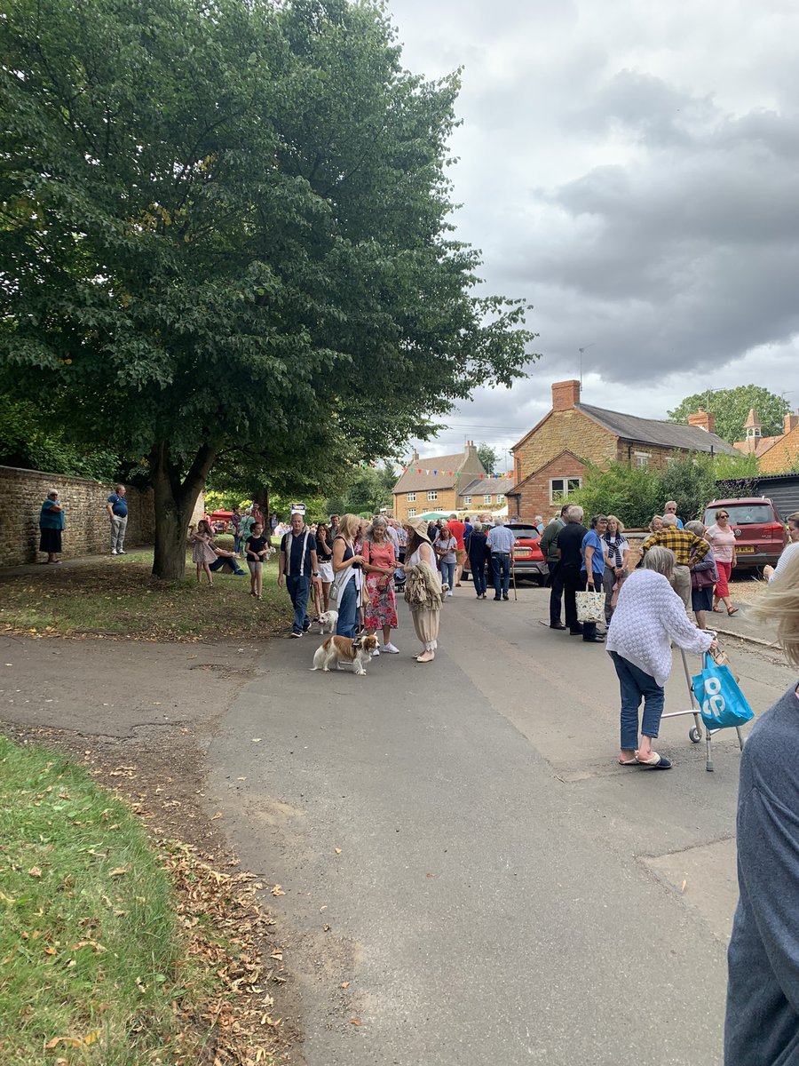 ukb00tlegs's tweet photo. Local village closed for annual fete #everdon https://t.co/bWquz7RKqx