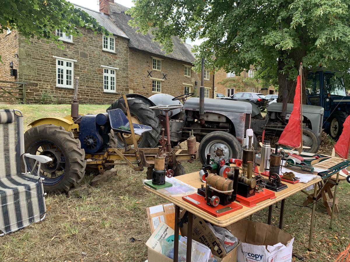 ukb00tlegs's tweet photo. Local village closed for annual fete #everdon https://t.co/bWquz7RKqx