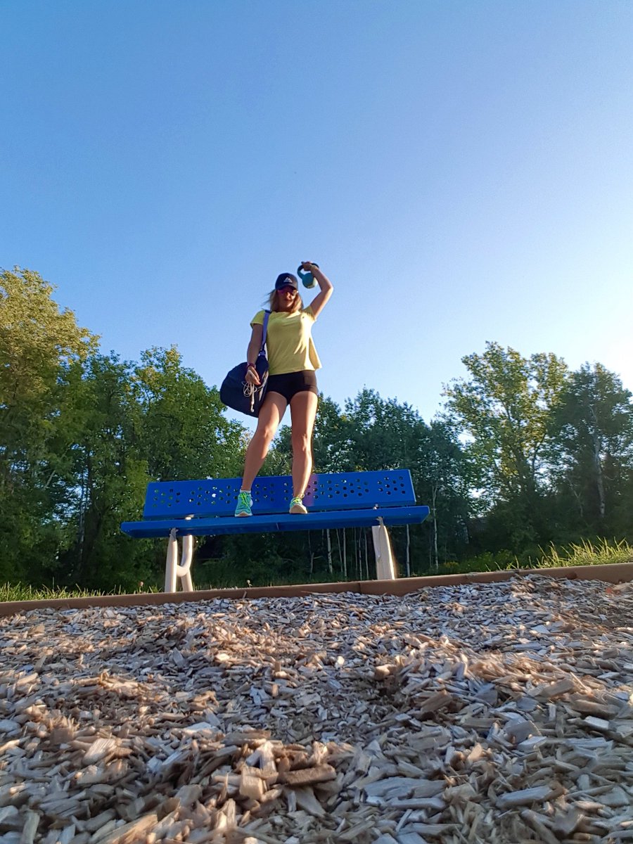 HeyItsMeMissJT's tweet photo. Hey, up here! 😏 #AboutLastNight #ParkBenchWorkout #KettlebellSport #SundayGrind #MondayMotivation #ReadyToRockIt #LakeviewPlayground #BringingAllTheEssentials #OutdoorFitness 🥵☀️💜💪🌳 https://t.co/RqqP99c4Ei