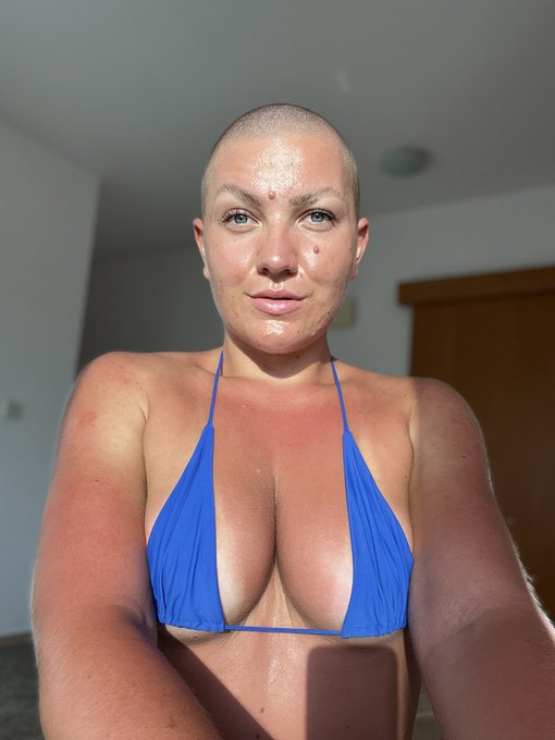 Steht mir Blau?💙 RT f&uuml;r Ja 💦 https://t.co/sQ4kahkOp0