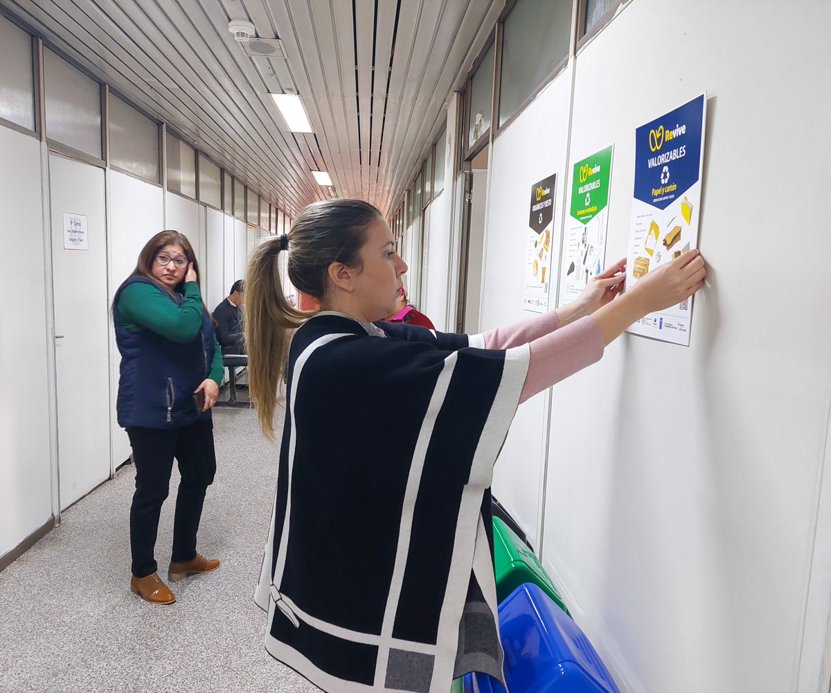 pauliserranopy's tweet photo. ¡Separar para reciclar!♻️ Impulsando la campaña "REVIVE" en la @juntasuncion con @pnud @mambiente_py.

Aumentamos las estaciones de separación! Construyendo hábitos más sostenibles 🙌🏽

#AsuParticipa 🇦🇹 https://t.co/GwhLkKkFQB