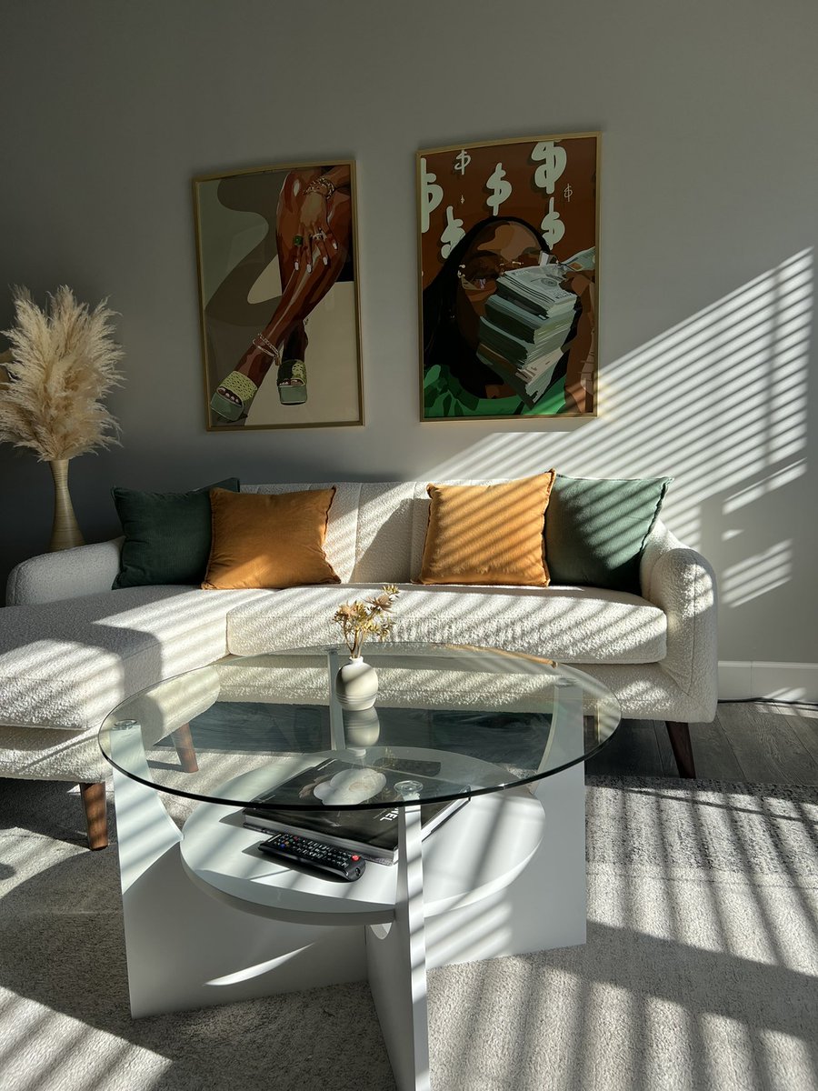 dayemartinn's tweet photo. My living room is starting to come together. I’m obsessed 😍😍😍 https://t.co/60U5NVzQqp