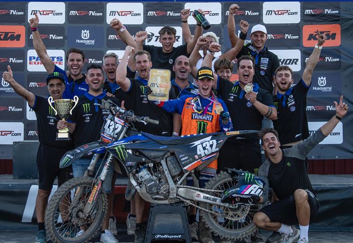 AutomobilsportC's tweet photo. Ivano van Erp Crowned Junior 125cc World Champion - https://t.co/vxOjBkk8KL https://t.co/DeAlj0oEG5 photo Yamaha #yamaha #vanerp #junior #worldchampionship2022 #worldchampion #mxgp #motocross #medal #racing #motorsport #motorcycles https://t.co/uUZnxB5kRf