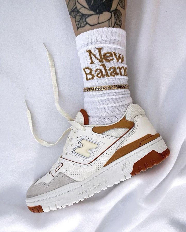 travybaha's tweet image. A new balance 🤍🥵