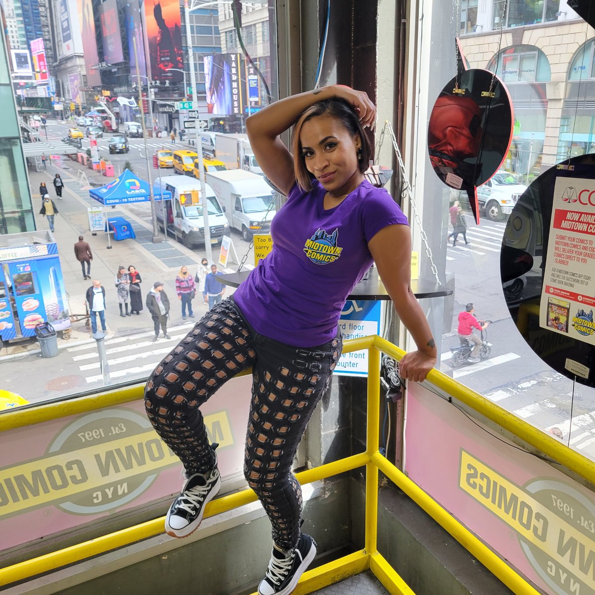 MidtownComics's tweet photo. Happy #MidtownMerchMonday from #NYC !
Rep your favorite ๐#comicbookshop with some our our amazing #nerdshirts like #MidtownComics alumni @bunnymightgameu
She's rocking our Midtown Comics Logo Juniors ๐ Purple T-Shirt at our #TimesSquare store!
๐https://t.co/eKNLMXS64Y https://t.co/CAXAxKYMpa