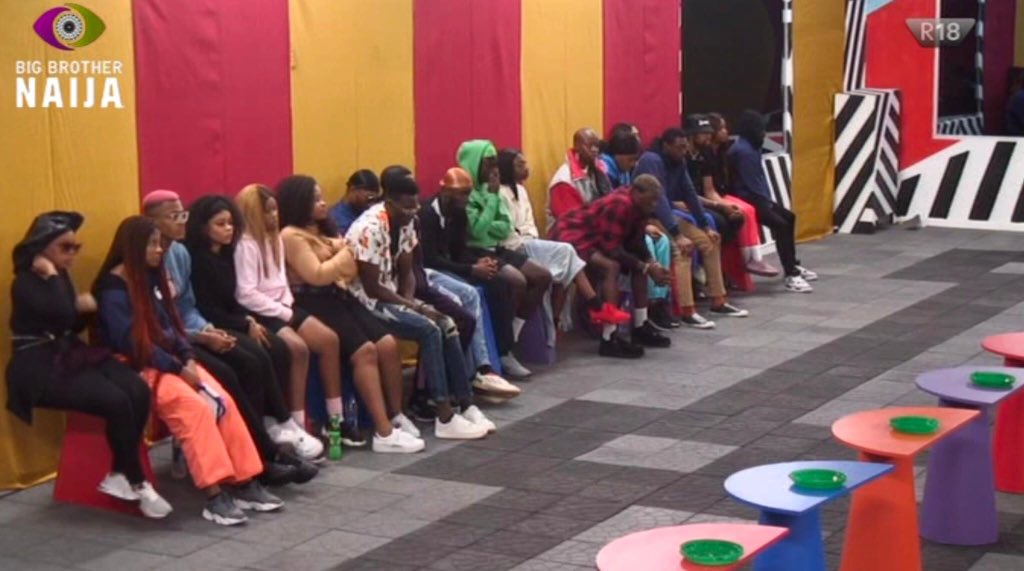 BBNaijagistplug's tweet photo. It's time for the HoH Challenge for the week. The first round involves the HMs moving marbles from a plastic bowl to a green saucer on the other end of the bowl. 

#BBNaijaS7 #BBNaija #BBNajiaS7  #BBNAIJA7 https://t.co/kmMfwEKrqt
