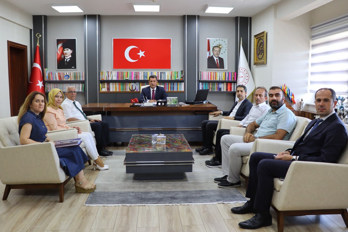 İl Milli Eğitim Müdürlüğümüz Himayelerinde yapılacak olan Sapanca Bilim Şenliği ile ilgili İl Milli Eğitim Müdürümüz Ebubekir Sıddık Savascıyı ziyaret ettik.Katkılarından dolayı kendilerine şükranlarımızı  sunarız. <a href="/sakaryamem/">Sakarya İl Millî Eğitim Müdürlüğü</a> <a href="/ebubekirsavasci/">Ebubekir Sıddık Savaşçı</a> <a href="/SapancaMemMd/">Sapanca İlçe Millî Eğitim Müdürlüğü</a> <a href="/sapancailkokulu/">Sapanca İlkokulu</a>