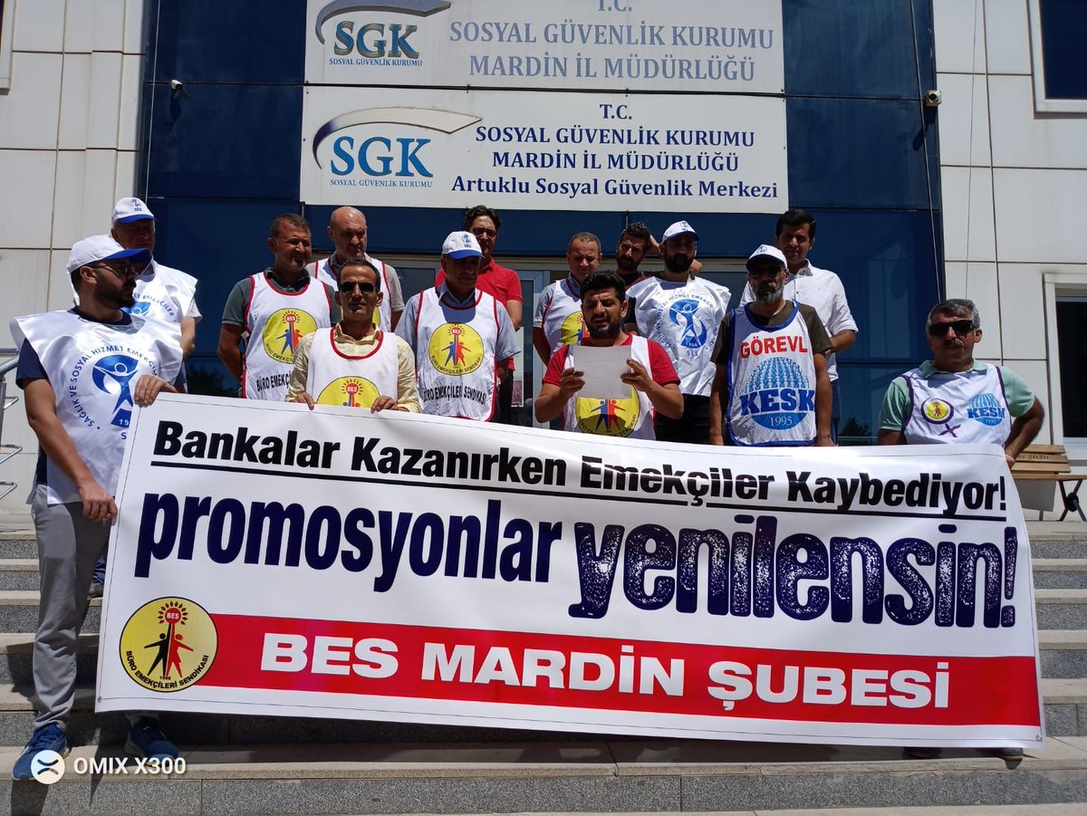 Mardin'den Büro Emekçileri diyor ki;
Yaşadığımız mağduriyeti örgütlü gücümüzle aşacak deneyime sahibiz!
Yoksulluğa, haksızlığa, hukuksuzluğa “Artık Yeter!” diyen tüm Büro Emekçilerini Sendikamız BES’te görmek istiyoruz!
#BankalarKazanıyorBizKaybediyoruz