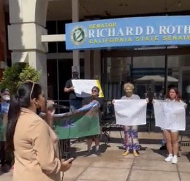 Happening now!  

Community with the <a href="/IC4IJ/">ICIJ</a> are calling on <a href="/GeneralRoth/">Senator Richard Roth</a> to show up for the parents, the veterans, the loved ones impacted by transfers to ICE - after having served their time.  We can do better.  #VISIONAct !