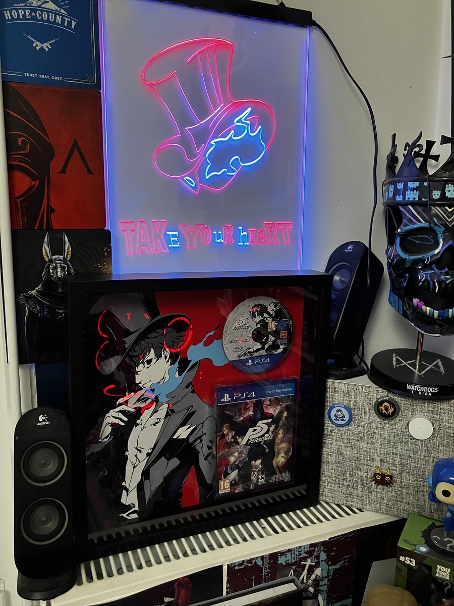 Sent my first frame to someone in Europe and it arrived safe and sound today in France. 

My customer is over the moon with their #Persona5 framed game! 😎