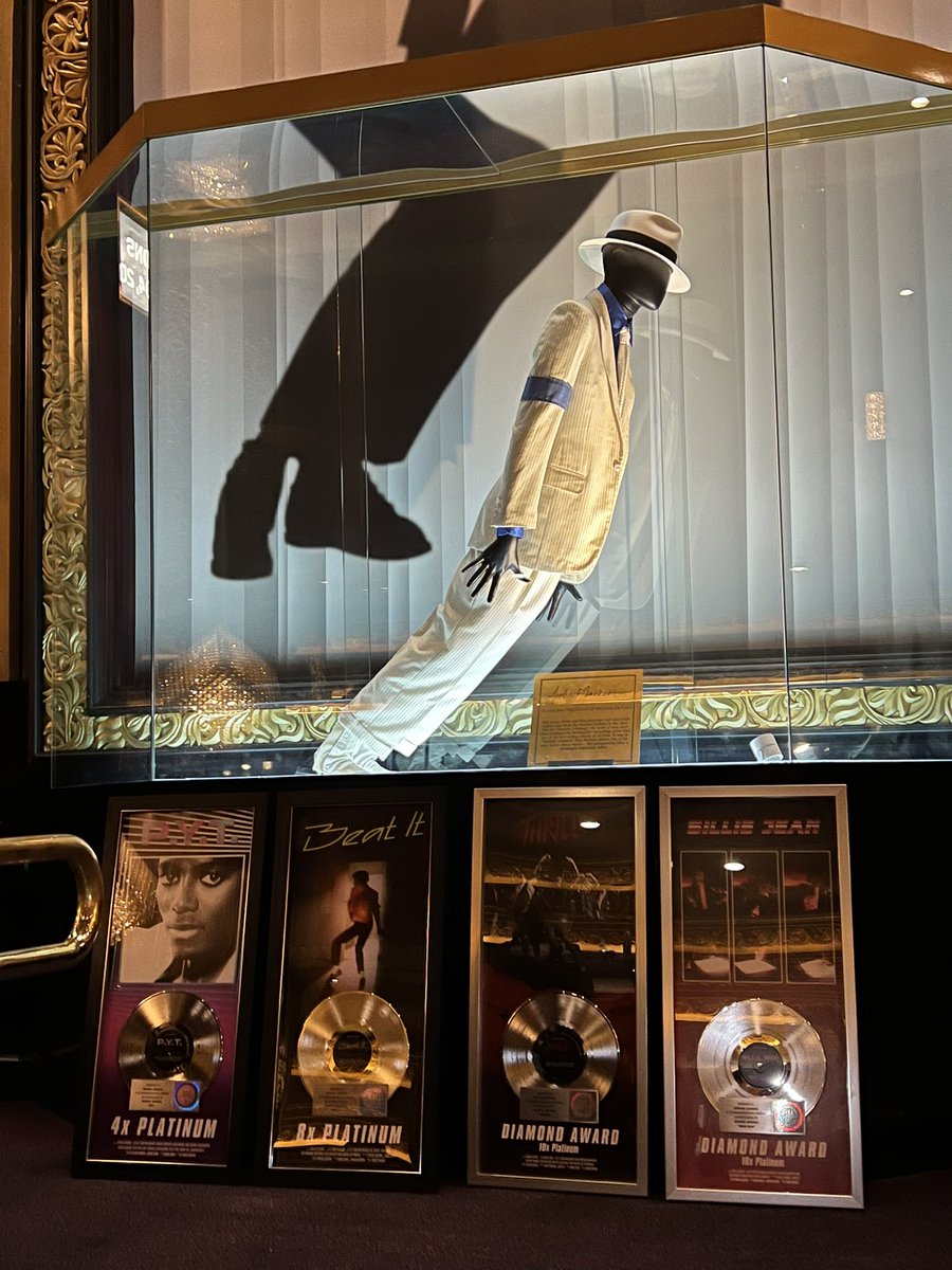 AkhilJaxxn's tweet photo. So Apparently RIAA has certified two of Michael Jackson's singles Diamond: Billie Jean & Thriller. The other two singles, Beat It & PYT has certified as 8รplat & 4รplatย respectively. RIAA will either publish this on their website shortly or just before the release of #Thriller40 https://t.co/vM0mR8DzNk