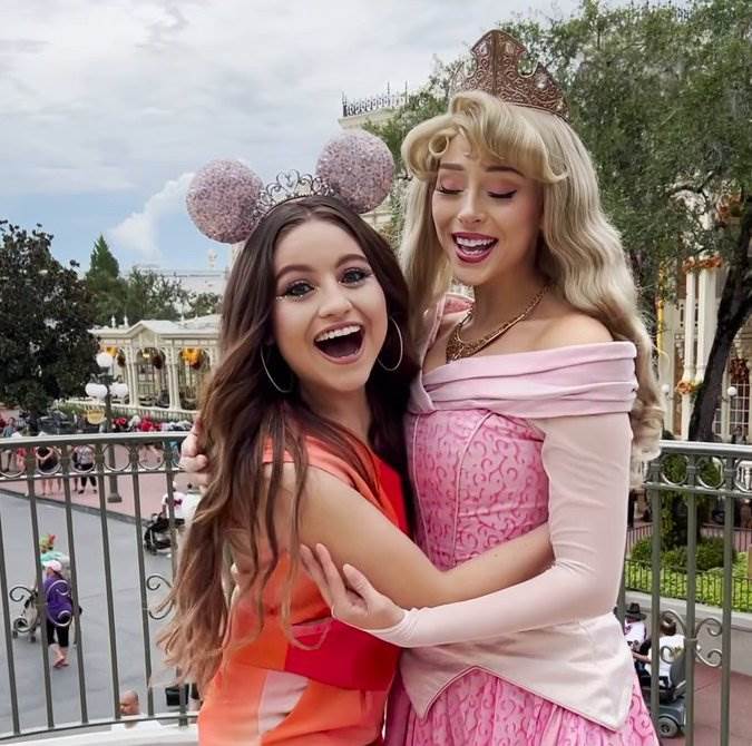 laughingplace's tweet photo. To wrap up #WorldPrincessWeek, @karolsevilla visited #WaltDisneyWorld and performed "Desde Hoy," the Spanish anthem for the Ultimate Princess Celebration: https://t.co/6d9c1lcJue https://t.co/OoIhcbzi3p