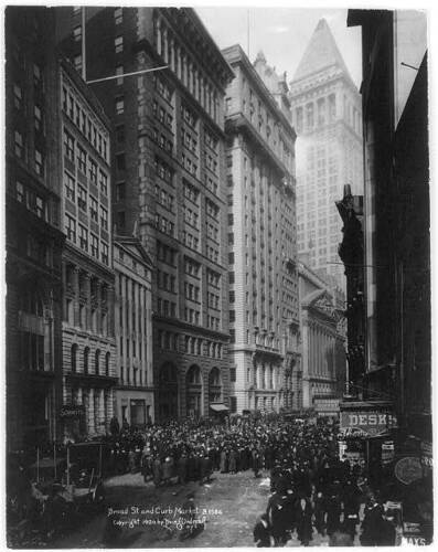 schraffts1's tweet photo. Broad Street at Curb Market, NYC circa 1920. Schrafft's  on the left hand side of the street. https://t.co/feAkwMRLn5