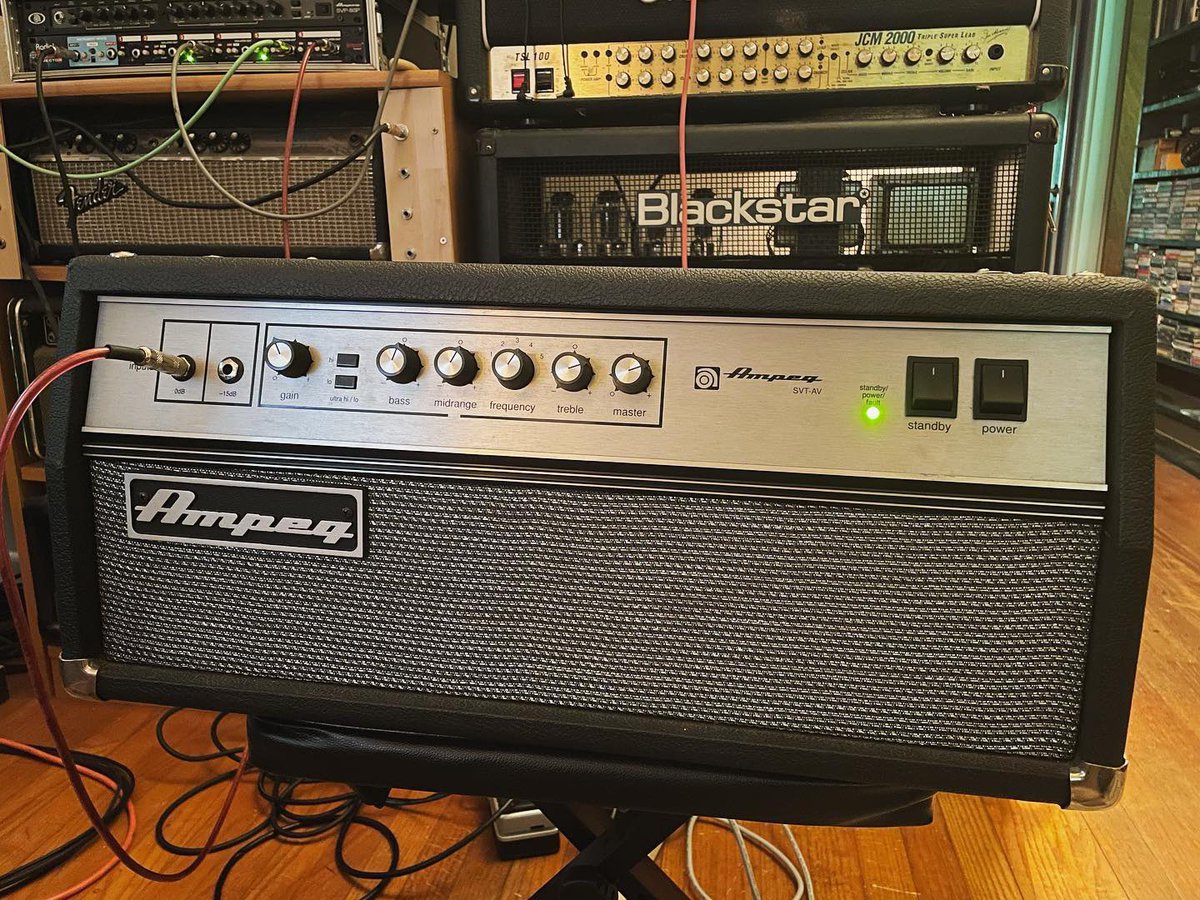 MadeForBass's tweet photo. A beautiful @ampeg SVT-AV amp. 

📸 Roger Lima 

#rehasher #reamp #ampeg #bassguitar #musician #music247 #studiolife #recordingstudio #recording #bassamp #svt #svtav #madeforbass https://t.co/7CVquzwJjc