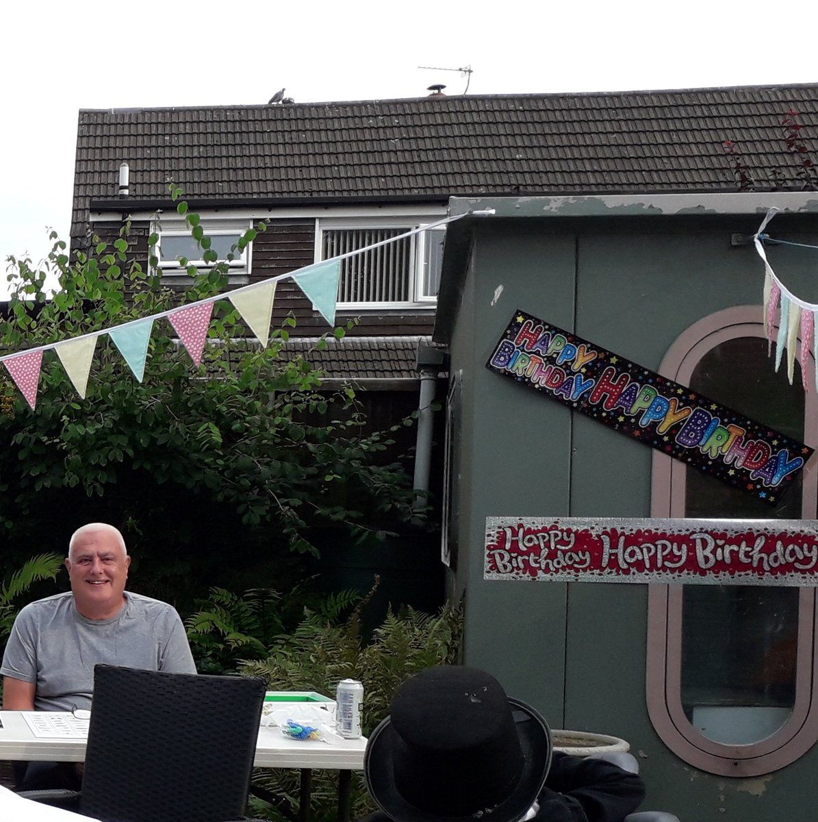 xxluvleaxx's tweet photo. Won some good clobber on the family #Bugbingo for mum and step dad's joint birthday party yesterday, minus a few quid @BernardThresher won, an owl ornament and some Tangfastics that he's taken home! It's getting so serious the caller has their own table! https://t.co/LB4eplZqqS