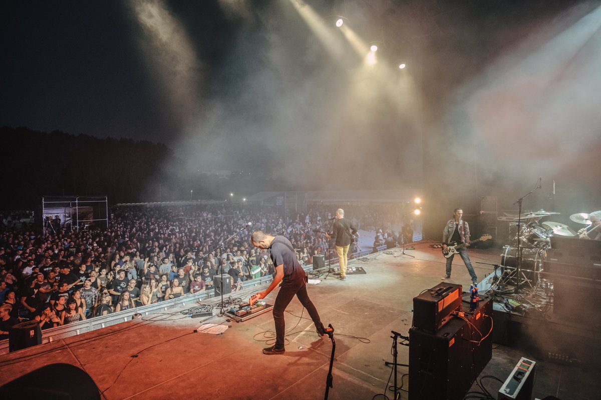 Hatortxurock's tweet photo. #HTX26 📸 Argazki bilduma
🎶 Delirium Tremens
.
.
.
#hatortxu #deliriumtremens #auzolana #elkartasuna #hatortxurock #musikajaialdia #jaialdia #denaketxera #zeruahelmuga #etxera https://t.co/RToVZYUHbO