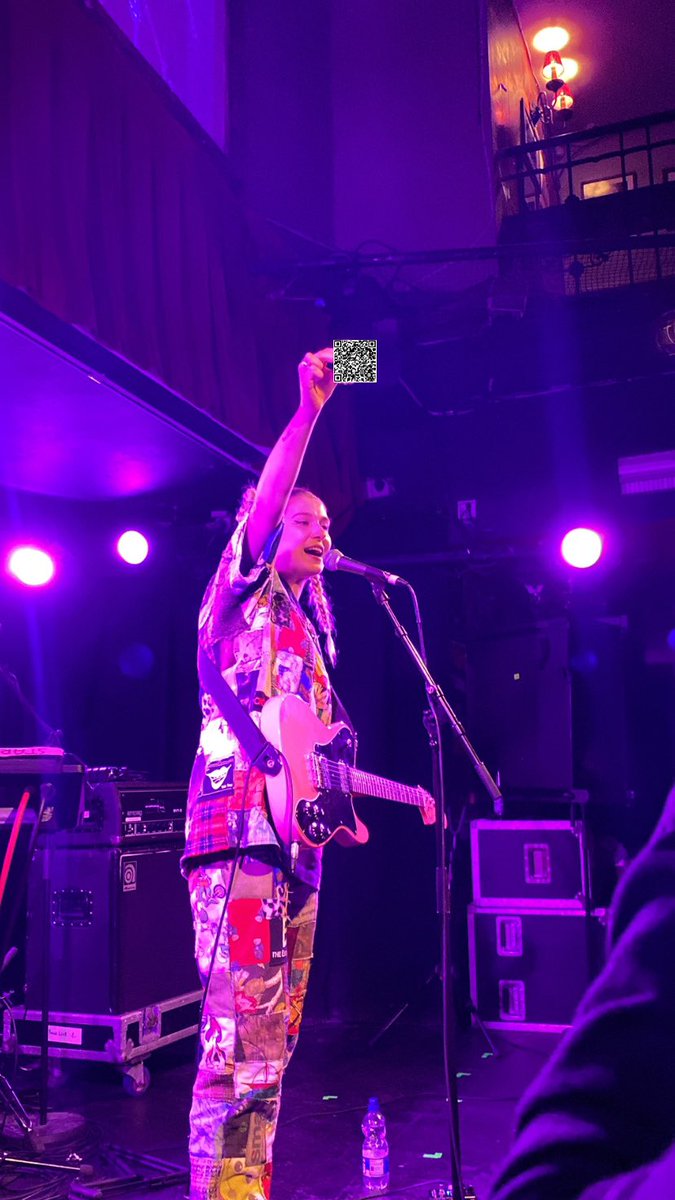 feelslikelaur's tweet image. something is up with these pictures but i'm #FeelingLazy to figure it out? 💤