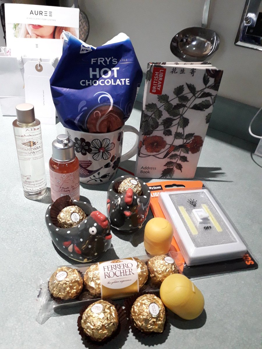 xxluvleaxx's tweet photo. Won some good clobber on the family #Bugbingo for mum and step dad's joint birthday party yesterday, minus a few quid @BernardThresher won, an owl ornament and some Tangfastics that he's taken home! It's getting so serious the caller has their own table! https://t.co/LB4eplZqqS