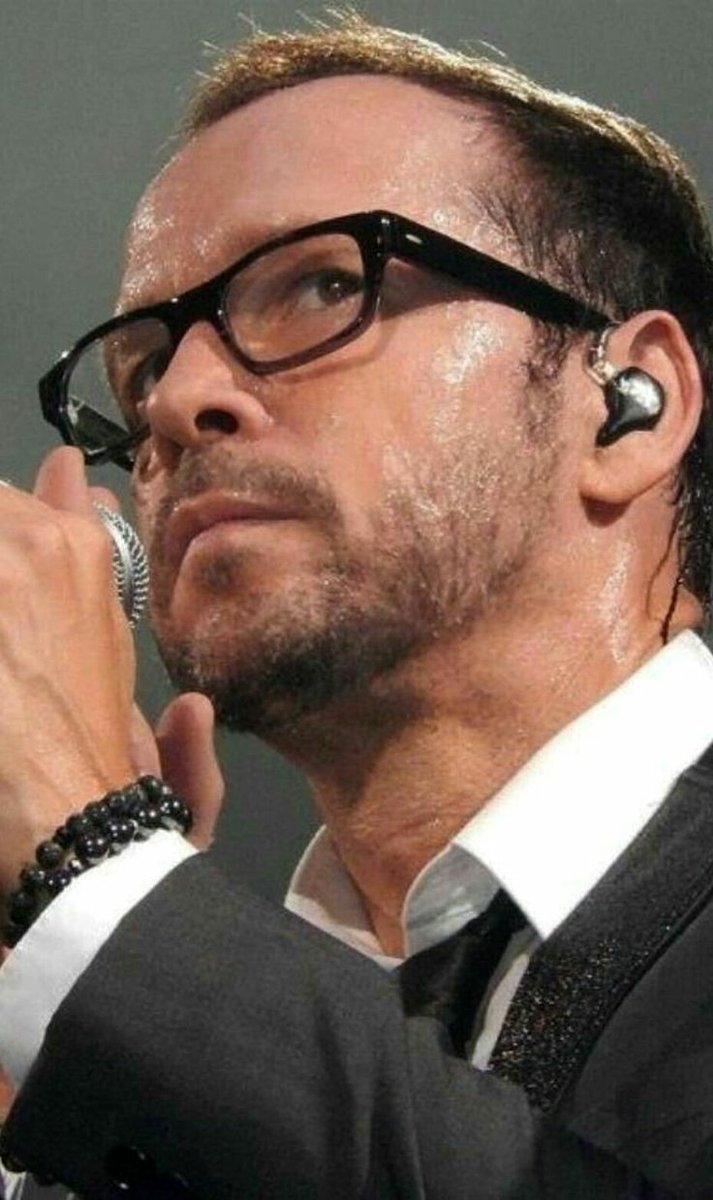 DsLeftButtCheek's tweet photo. @24loves75 @nkotbgal21 @heatherleigh73 @DonnieWahlberg @itsriaxo @_beachbabe @BSBNana @BSBCountrygirlz @Blockheadgirl23 Like Clark Kent. #Superberg π₯β€π https://t.co/0qw7rDJexZ