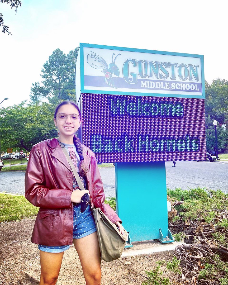 AnaPatty's tweet photo. Middle and High Schoolers 💪🏻💪🏻 Here we go❕
Happy First Day of School❕(2022-2023) 🎒🚌📚✏️🍎 #firstdayofschool #9thgrade #7thgrade #highschool #middleschool #schoolyear #20222023 https://t.co/yzD2e6fZDq