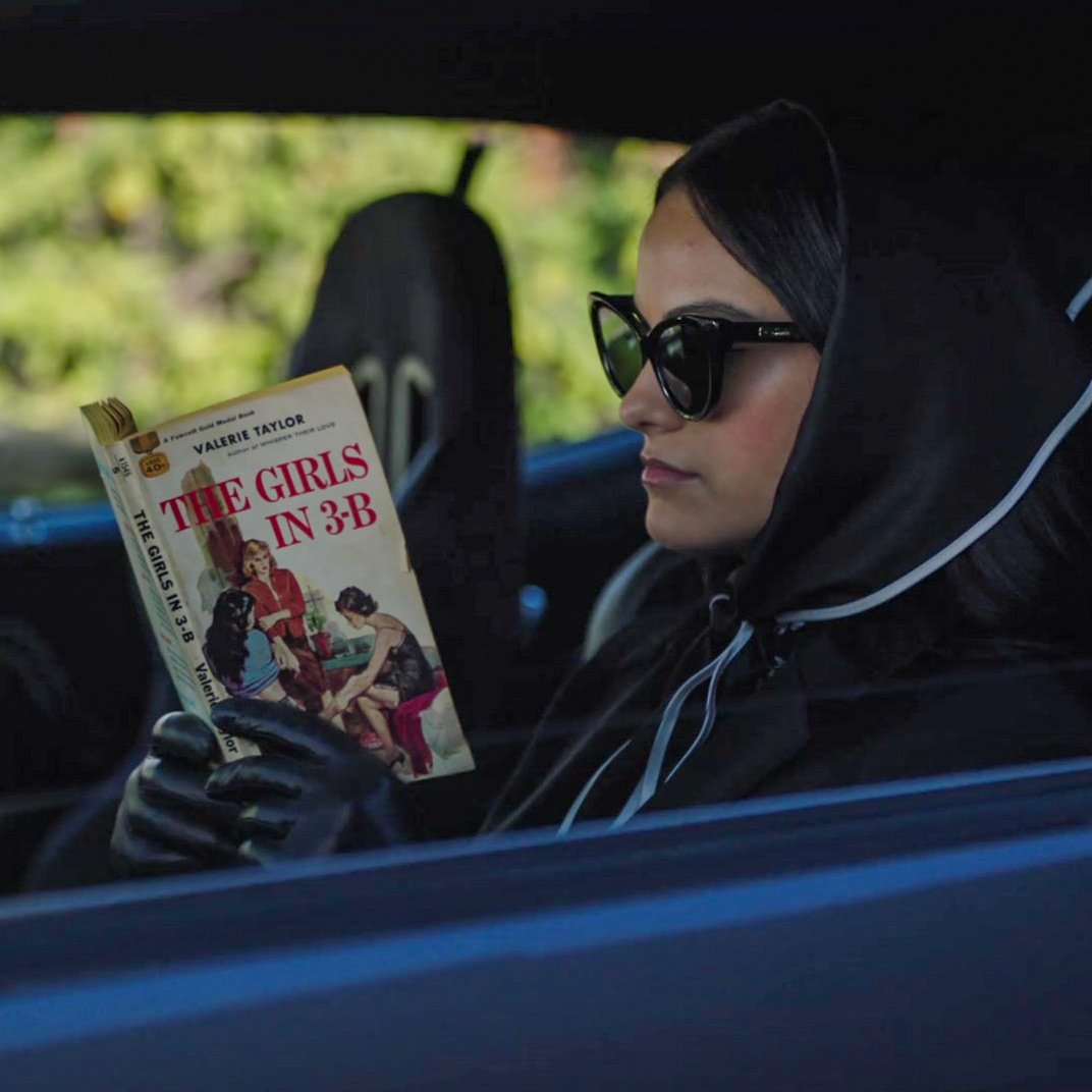 ronniearchives's tweet photo. veronica’s favorite books https://t.co/GI4qSiXzpG