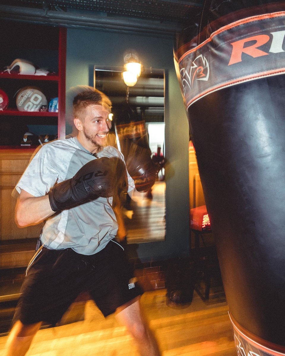 Sidemen's tweet photo. POW 🥊💥 https://t.co/XDFvG3HyCI