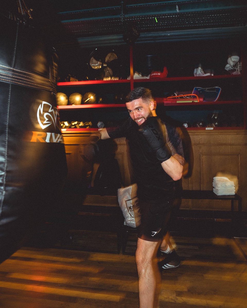 Sidemen's tweet photo. POW 🥊💥 https://t.co/XDFvG3HyCI