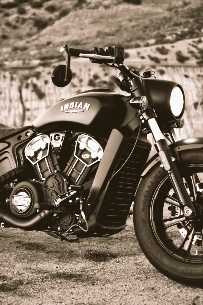 MercadoU77's tweet photo. My brother has got one badass bike. Indian Scout Bobber https://t.co/JdxvJJ2jIX