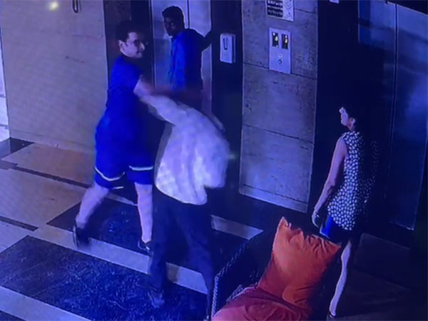 ani_digital's tweet photo. FIR lodged against Gurugram man for slapping guards who rescued him after he was trapped in elevator
Read @ANI Story | https://t.co/A06tCY4Xm8
#FIR #Gurugram #Section323 https://t.co/D4XszYJX9V