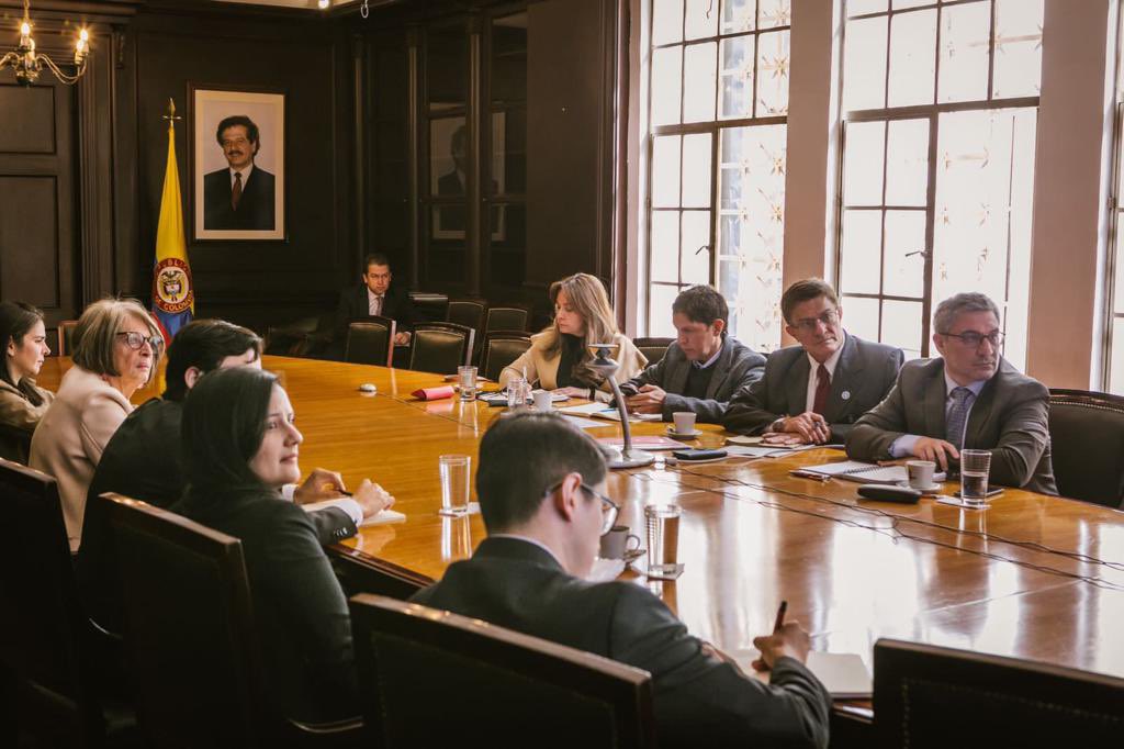 MinAgricultura's tweet photo. La ministra @CeciliaLopezM se reunió con @FAO_Colombia para discutir los principales desafíos que enfrenta la comercialización en el sector agropecuario del país, así como las estrategias para generar mayor competitividad e inclusión https://t.co/9fttbJkF0W