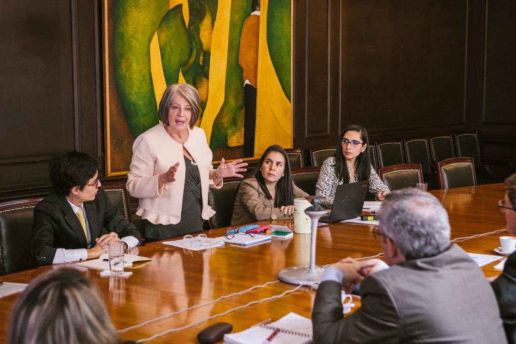 MinAgricultura's tweet photo. La ministra @CeciliaLopezM se reunió con @FAO_Colombia para discutir los principales desafíos que enfrenta la comercialización en el sector agropecuario del país, así como las estrategias para generar mayor competitividad e inclusión https://t.co/9fttbJkF0W