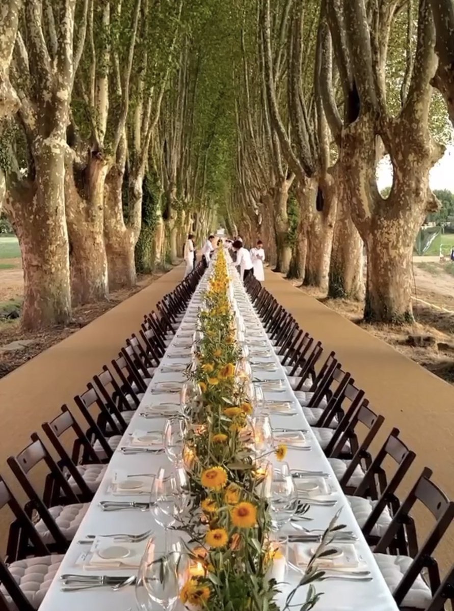 badestoutfit's tweet photo. jacquemus’ wedding https://t.co/ucPmF6plgu