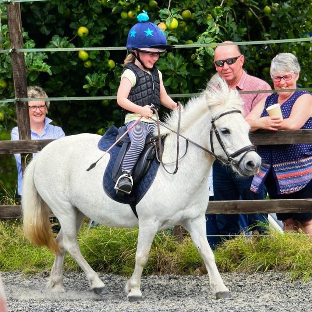 k_woollacott's tweet photo. #SmallTrainer enjoyed putting on a display for our owners yesterday! She’s grown into a super little rider ❤️ #soproud #BellaAndBonnie https://t.co/d0ngKrIjlX