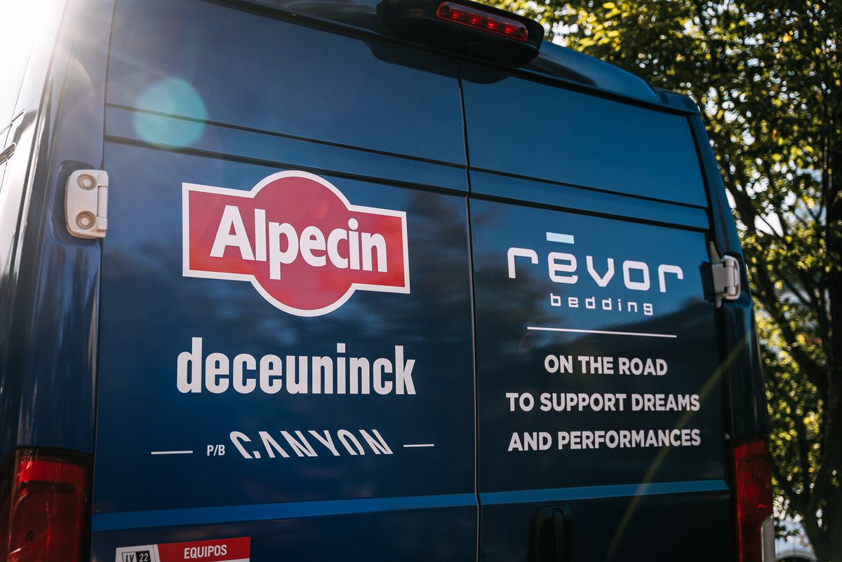AlpecinPT's tweet photo. We are lucky to have our partner and manufacturer of high-quality mattresses #Revor with us these three weeks at #LaVuelta22 so our riders can sleep and relax on their own personalized mattresses. 💤
📲 https://t.co/3Xrvmt9b0x https://t.co/Uc3VwGHDXs