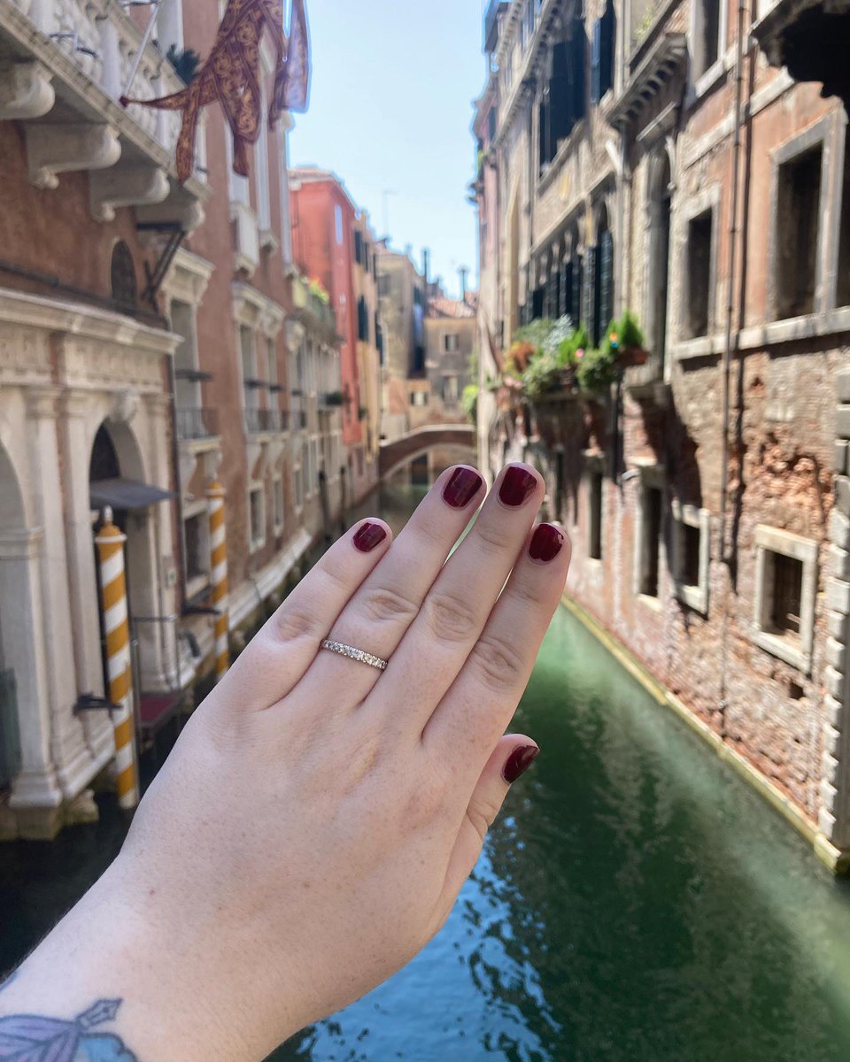 Ndfitzpatrick01's tweet photo. The best kind of before and after photos 🥰😁💍
#engaged #imengaged #venice #proposal #holiday https://t.co/expHkQQpYK