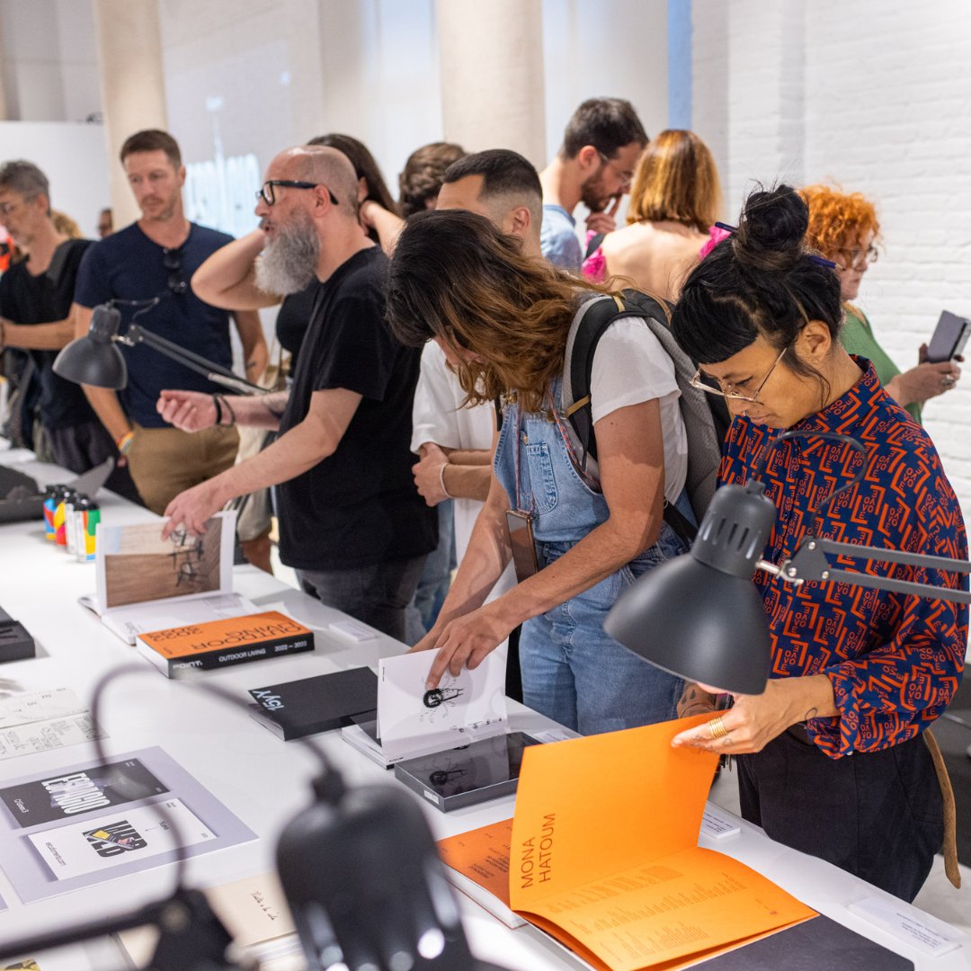 Los mejores trabajos de diseño de la Comunitat Valenciana de los tres últimos años están reunidos en la exposición ‘Premios ADCV 2022’ 🙃 ¿¿Te la vas a perder??
👉Puedes visitarla hasta el 23.09, en @LasNavesINN
 ➕Info, en: adcv.com/expo-premios-a… 
#WDC2022 #SomADCV #PremiosADCV