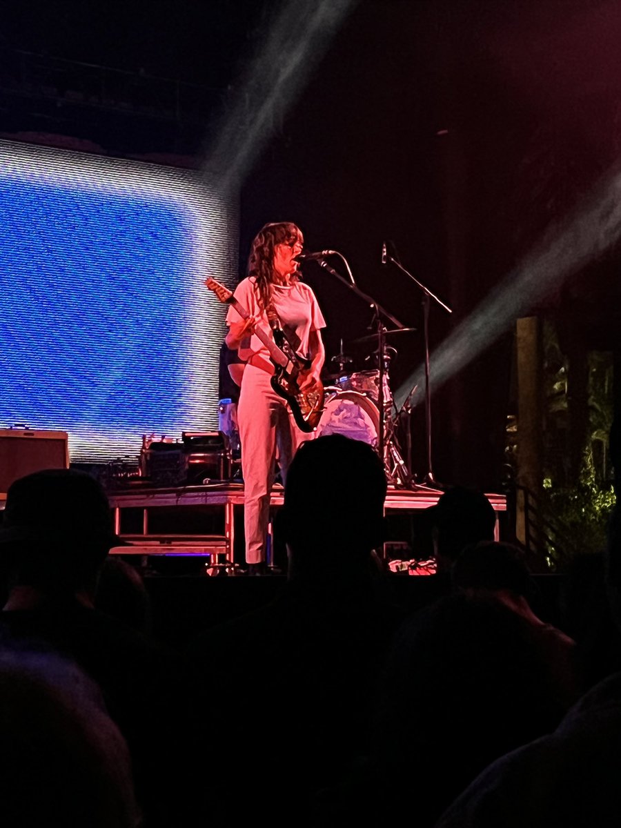emmabassiri's tweet photo. @courtneymelba ♥️♥️♥️ https://t.co/C7TqKfYpYa