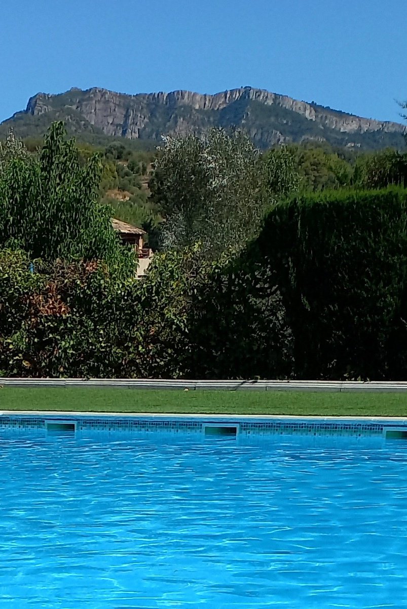 emmab212's tweet photo. En la recta final de agosto #azulpiscina https://t.co/o82fTzRH2P