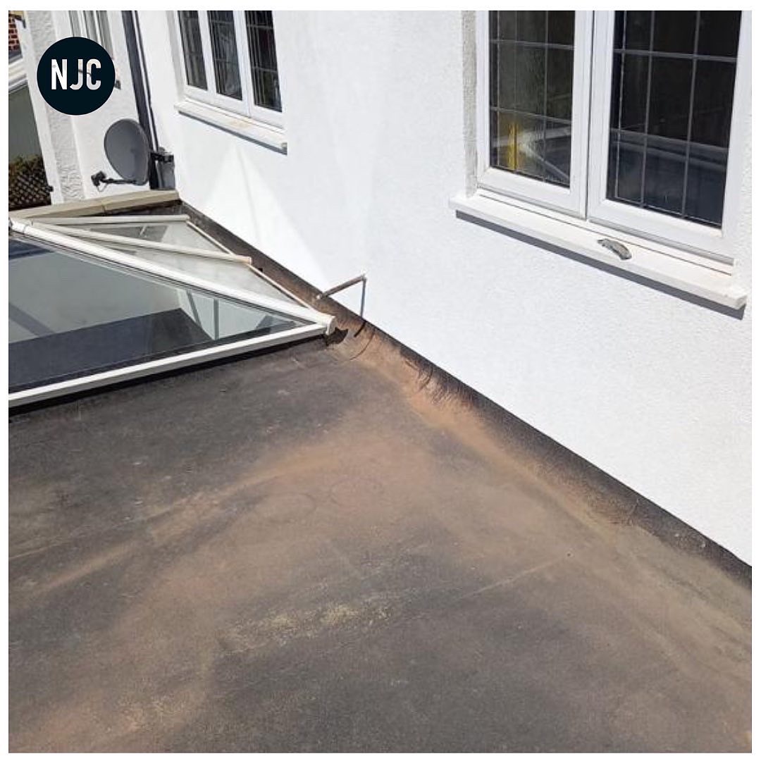 BNJConstruction's tweet photo. Rendering at its finest 🔨 👩🏻‍🍳 
.
.

#bromleybuilders #build #newhomes #extensions #loft #tidysite #cleansite #site #chislehurst #brickwall #bricklayer #bricklayers #rendering #buildersofig #construction #roofing #roofingcontractor #constructionlife #projects https://t.co/eCGPMW7GH0