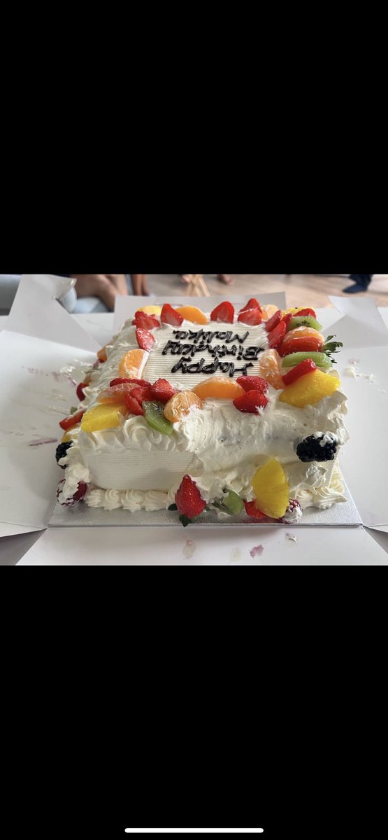 only1nim's tweet photo. @eggfreecakeuk absolutely embarrassing service! bought a cake from Southgate cakebox on Thursday, went to pick up the cake today, they said ‘sorry I forgot to make the cake, can you come back in 20 minutes?’ Result terrible. Lady was extremely rude. #cakebox #consumerstandards https://t.co/7oXHbNmuTq