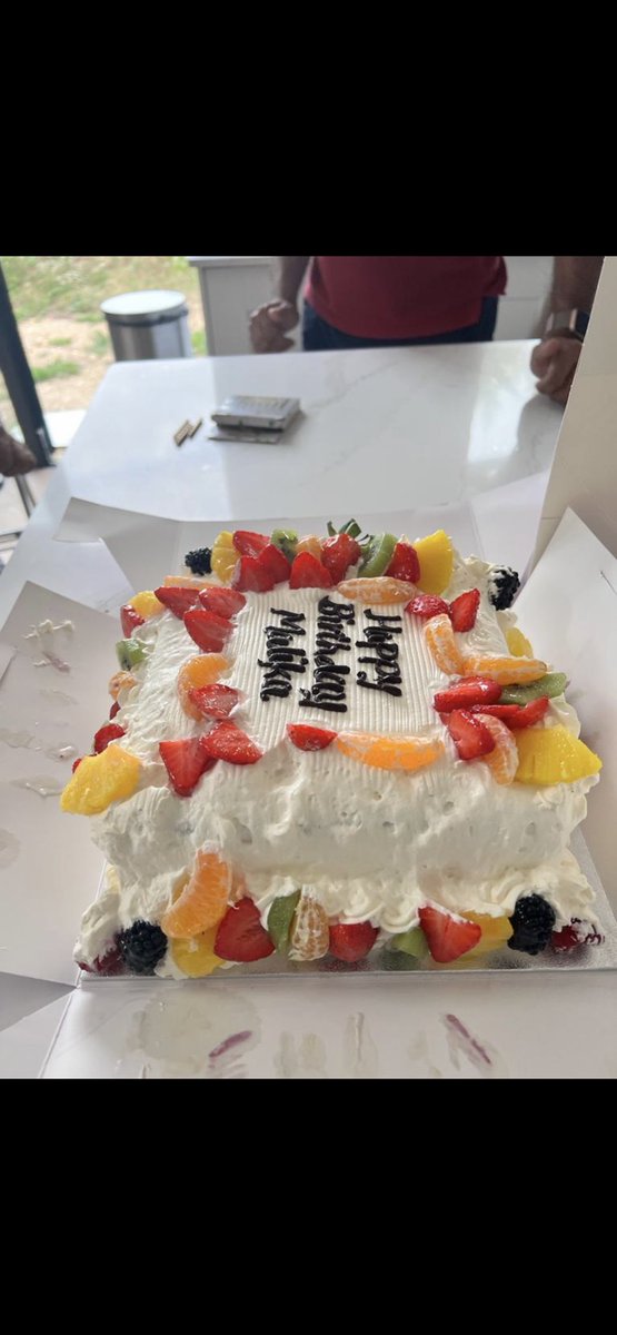only1nim's tweet photo. @eggfreecakeuk absolutely embarrassing service! bought a cake from Southgate cakebox on Thursday, went to pick up the cake today, they said ‘sorry I forgot to make the cake, can you come back in 20 minutes?’ Result terrible. Lady was extremely rude. #cakebox #consumerstandards https://t.co/7oXHbNmuTq