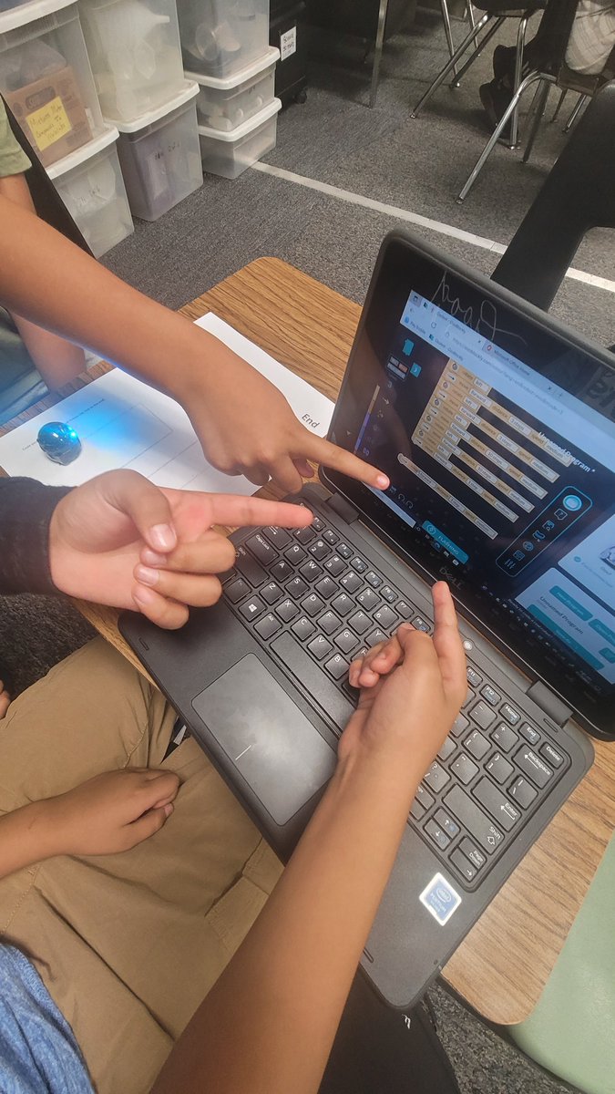 FUSD_4_5_SCI's tweet photo. Students @FUSD_Poplar @fusd_NTamarind @FUSD_CitrusEl @FUSD_Cypress elementary schools were busy using @Ozobot and Ozoblockly to code their robots to perform specific tasks. #Ozoblockly #Ozobot #Scienceisfun #Roblockly @FUSD_STEM #FUSD https://t.co/tKCHvNH4B2
